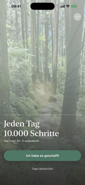 Die Reveal the Dream App zeigt ein Waldfoto, das an Tag eins einer dreißigtägigen Reise zu 10.000 Schritten am Tag vollständig bedeckt ist.