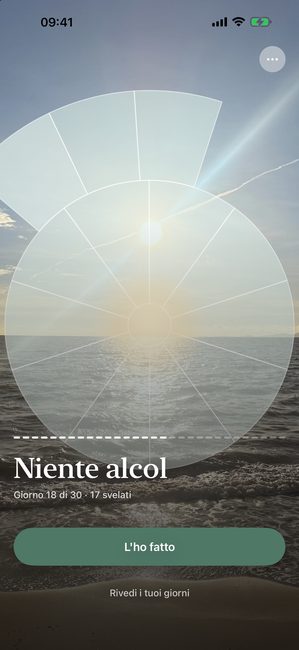 L'app che mostra una foto del mare parzialmente scoperta in segmenti ad arco, al giorno 18 di un percorso di trenta giorni senza alcol.