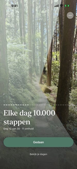 Dezelfde reis op dag 12 van 30, de bosfoto voor ongeveer een derde onthuld in stukken in de vorm van bloemblaadjes.