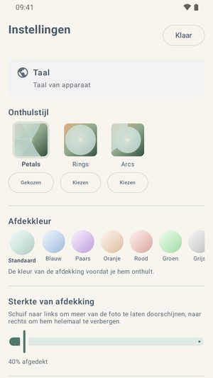 Het scherm Instellingen met de onthulstijlen, een rij van zeven afdekkleuren en een schuif voor de sterkte van de afdekking.