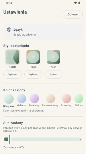 Ekran Ustawień ze stylami odsłaniania, rzędem siedmiu kolorów zasłony i suwakiem siły zasłony.