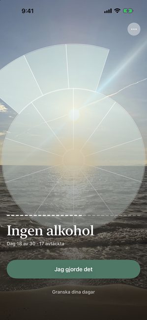 Appen med ett foto av havet delvis avtäckt i bågsegment, på dag 18 av en resa på trettio dagar utan alkohol.