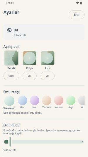 Açılış stillerini, yedi örtü renginden oluşan bir sırayı ve bir örtü gücü kaydırıcısını gösteren Ayarlar ekranı.