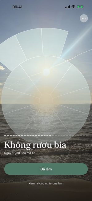 Ứng dụng hiện một bức ảnh biển hé lộ một phần theo các đoạn cung, ở ngày 18 của hành trình ba mươi ngày không rượu bia.